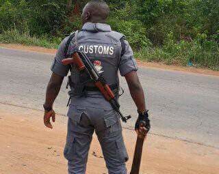 3 Die as Mob Attack Customs Checkpoint, Operational Base in Kwara